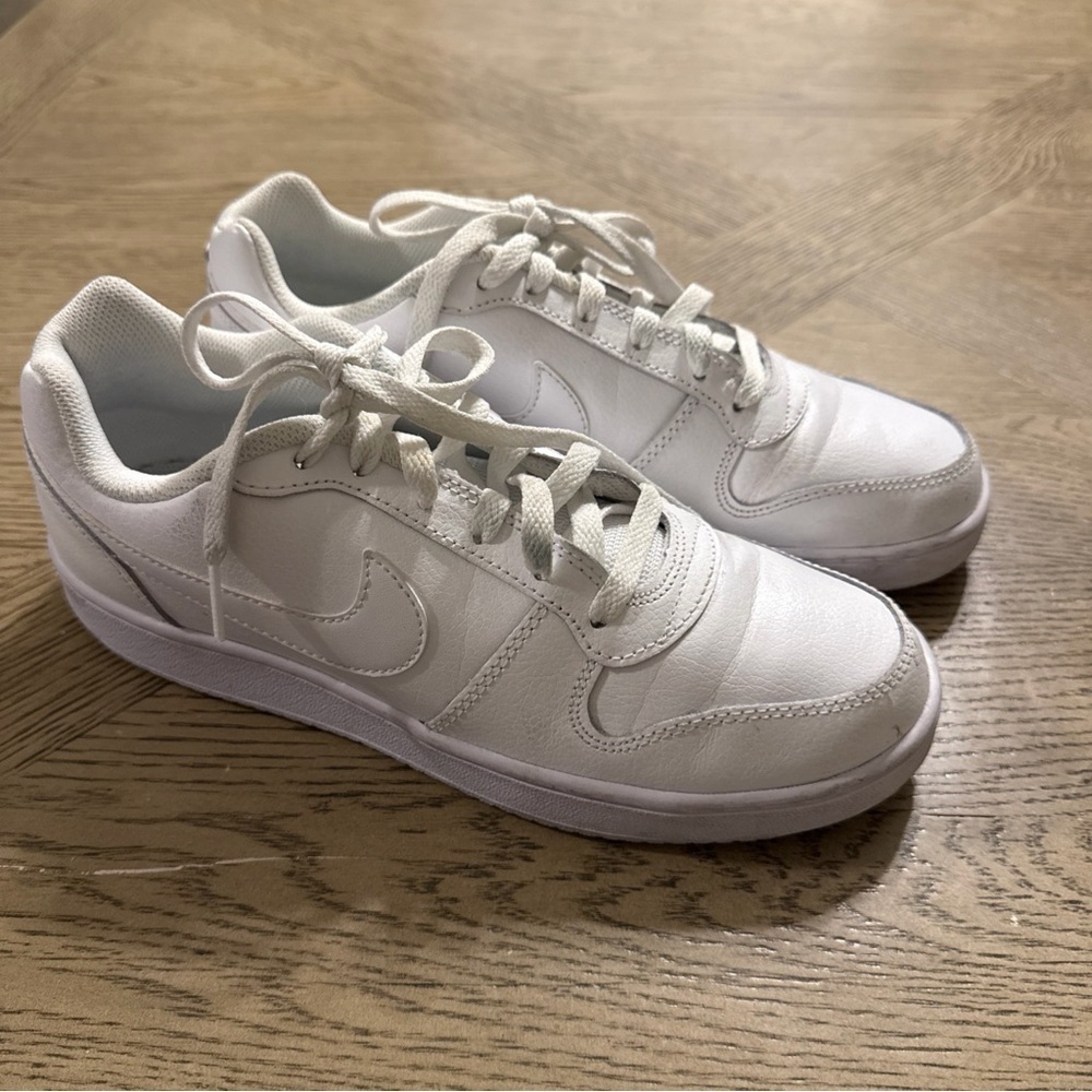 Nike Womens Nike Low White Sz 8.5  Excellent Condition